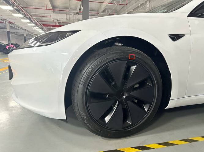 特斯拉model 3焕新版"新春大礼包"原厂配套轮胎出自普利司通